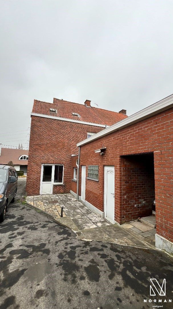 Sterke woning met mogelijks 5 kamers, 2 garages op 473 m² foto 8