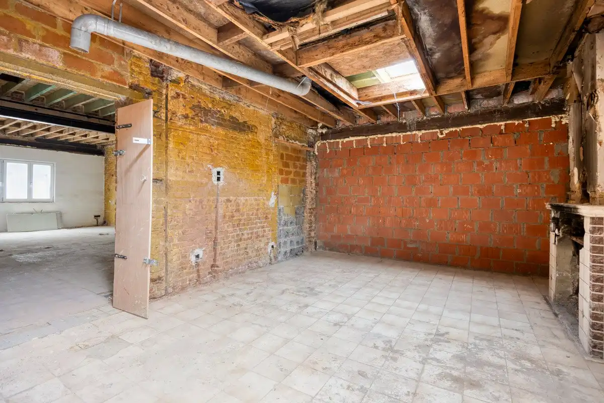 OPTIE        Te renoveren stadswoning foto 9