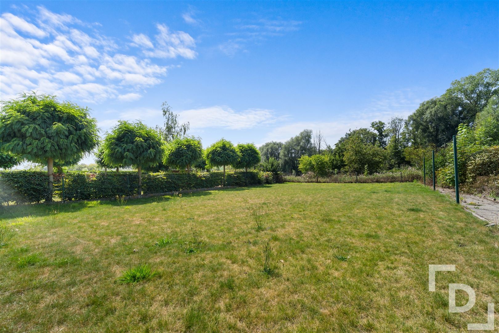 Ruime te renoveren woning te koop in Geluveld. foto 34