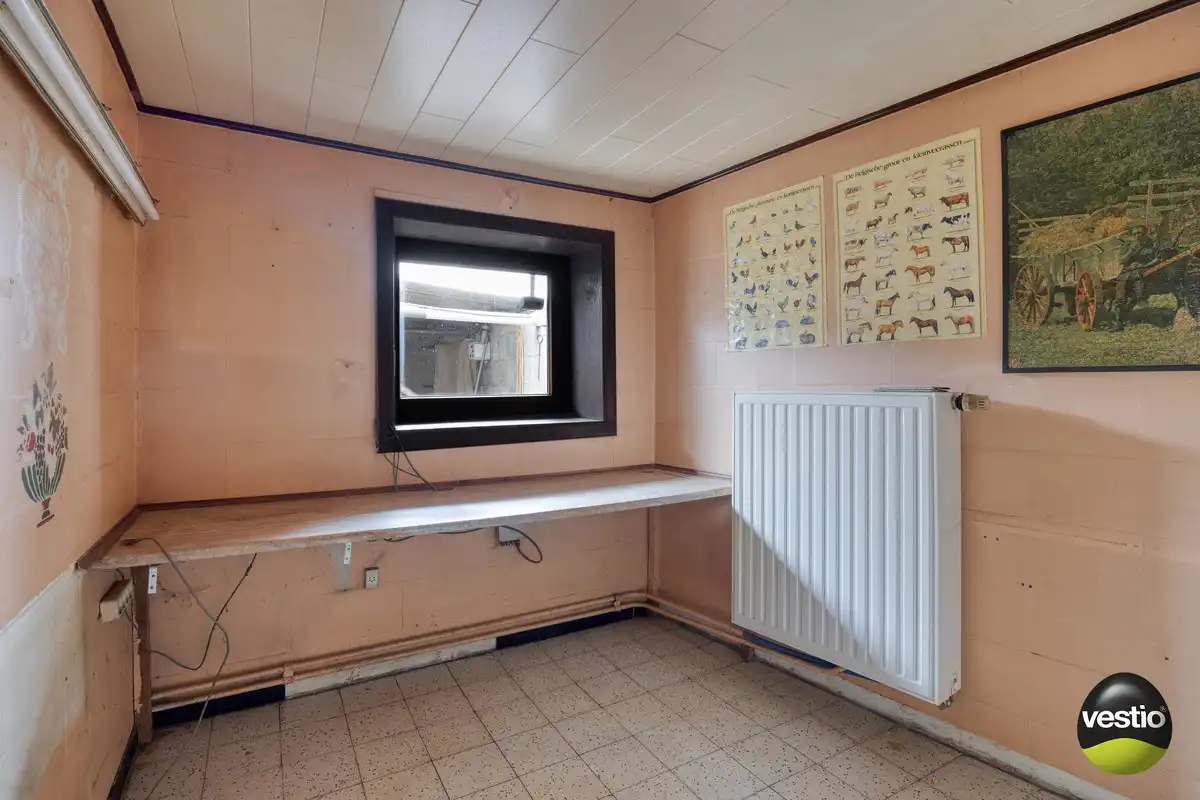 VIERKANTSHOEVE MET 4 BIJHORENDE VARKENSSTALLEN TE SINT-HUIBRECHTS-HERN op 65A79CA. foto 27