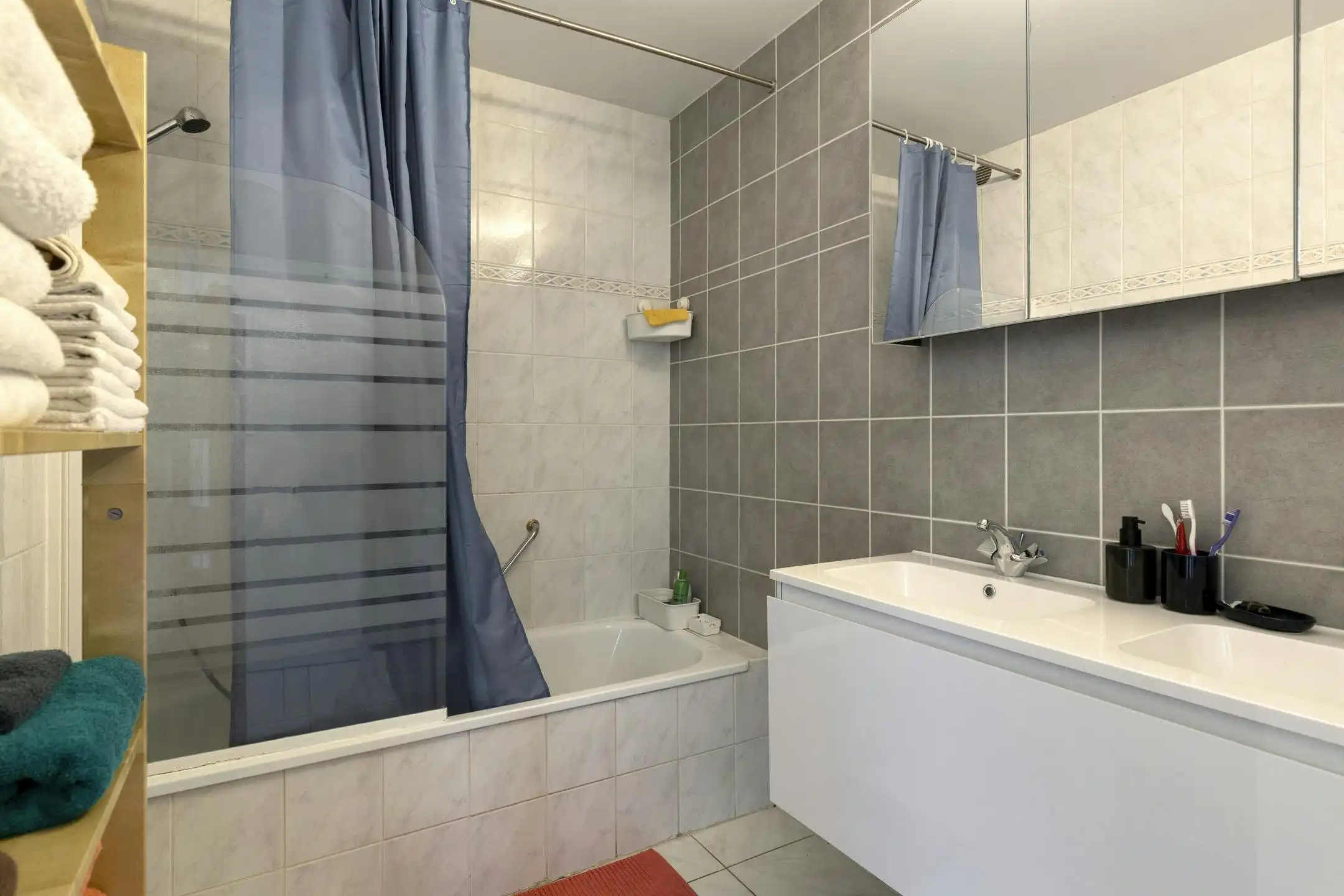 Lichtrijk appartement met twee slaapkamers in Borgerhout! foto 13