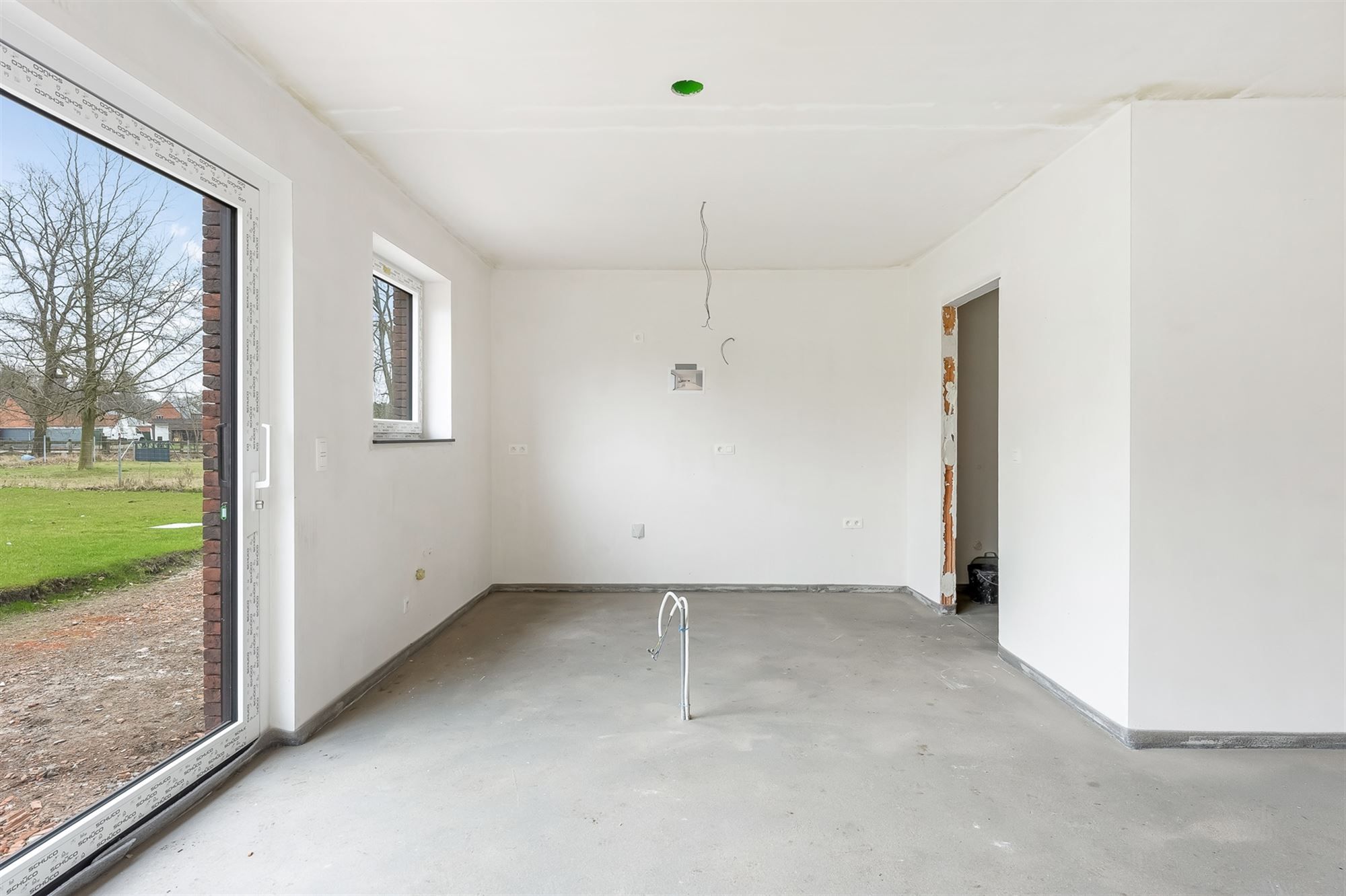 VOLLEDIG AFGEWERKTE NIEUWBOUWWONING IN DOODLOPENDE STRAAT foto 3