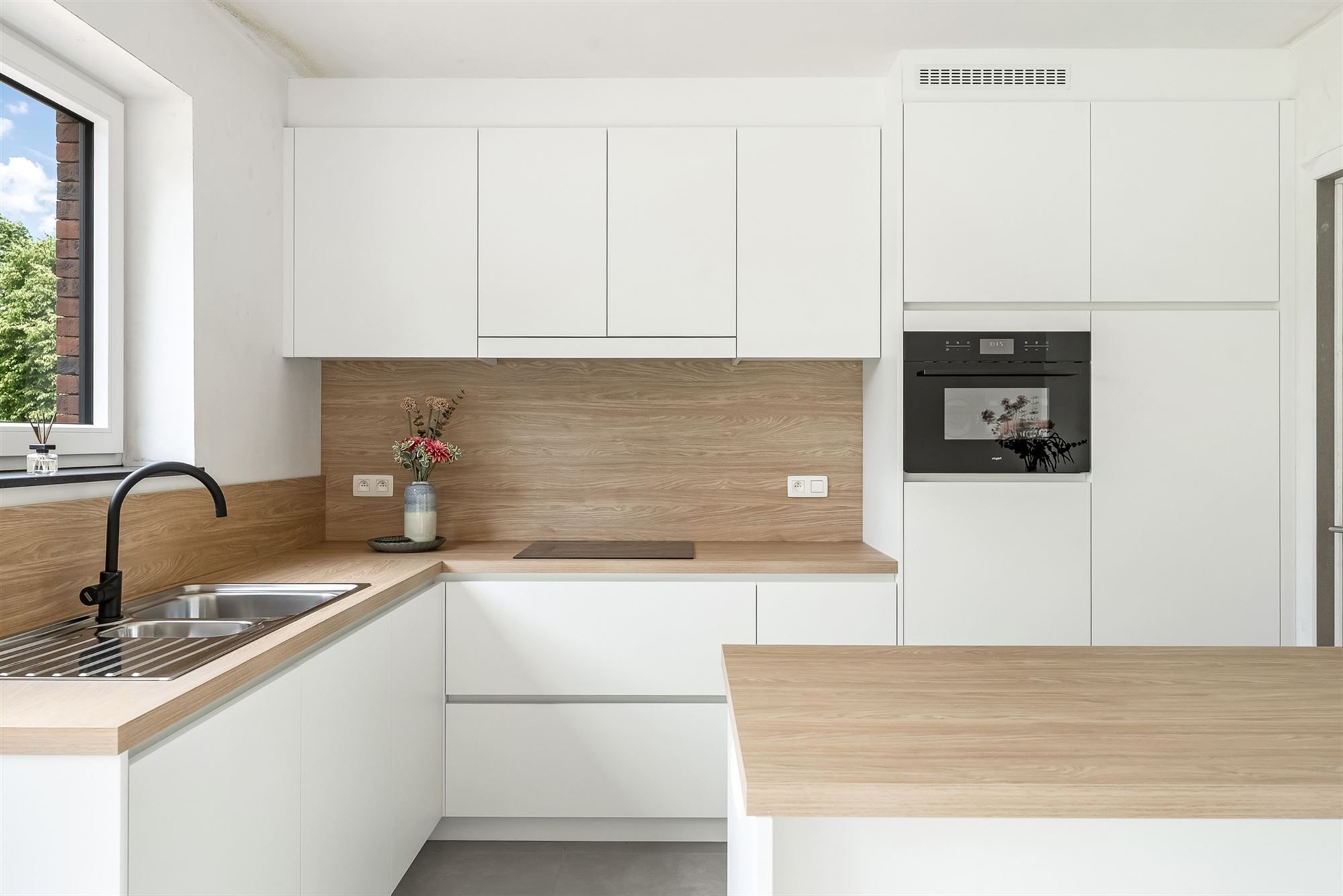 VOLLEDIG AFGEWERKTE NIEUWBOUWWONING IN DOODLOPENDE STRAAT foto 3