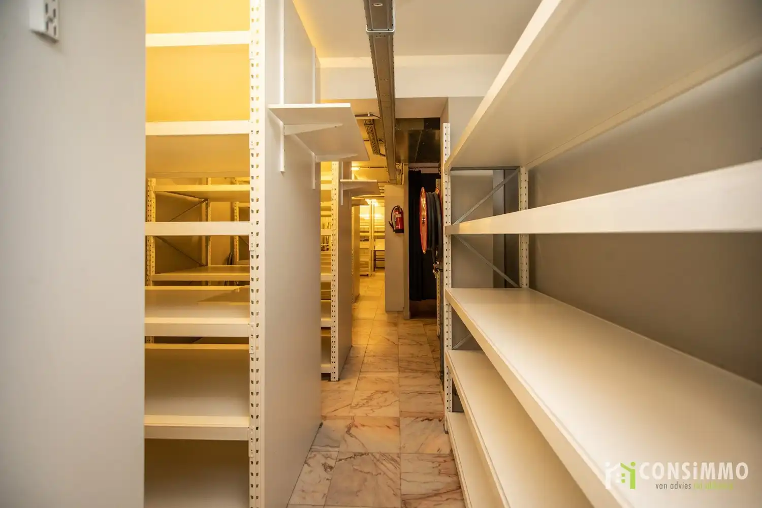 Handelspand/kantoorruimte van 325m² in Genk-Centrum! foto 14