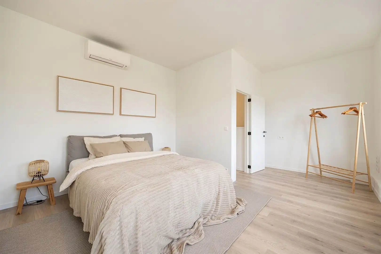 Instapklare herenwoning met privéparking, zonnepanelen en zuidgerichte patio foto 25
