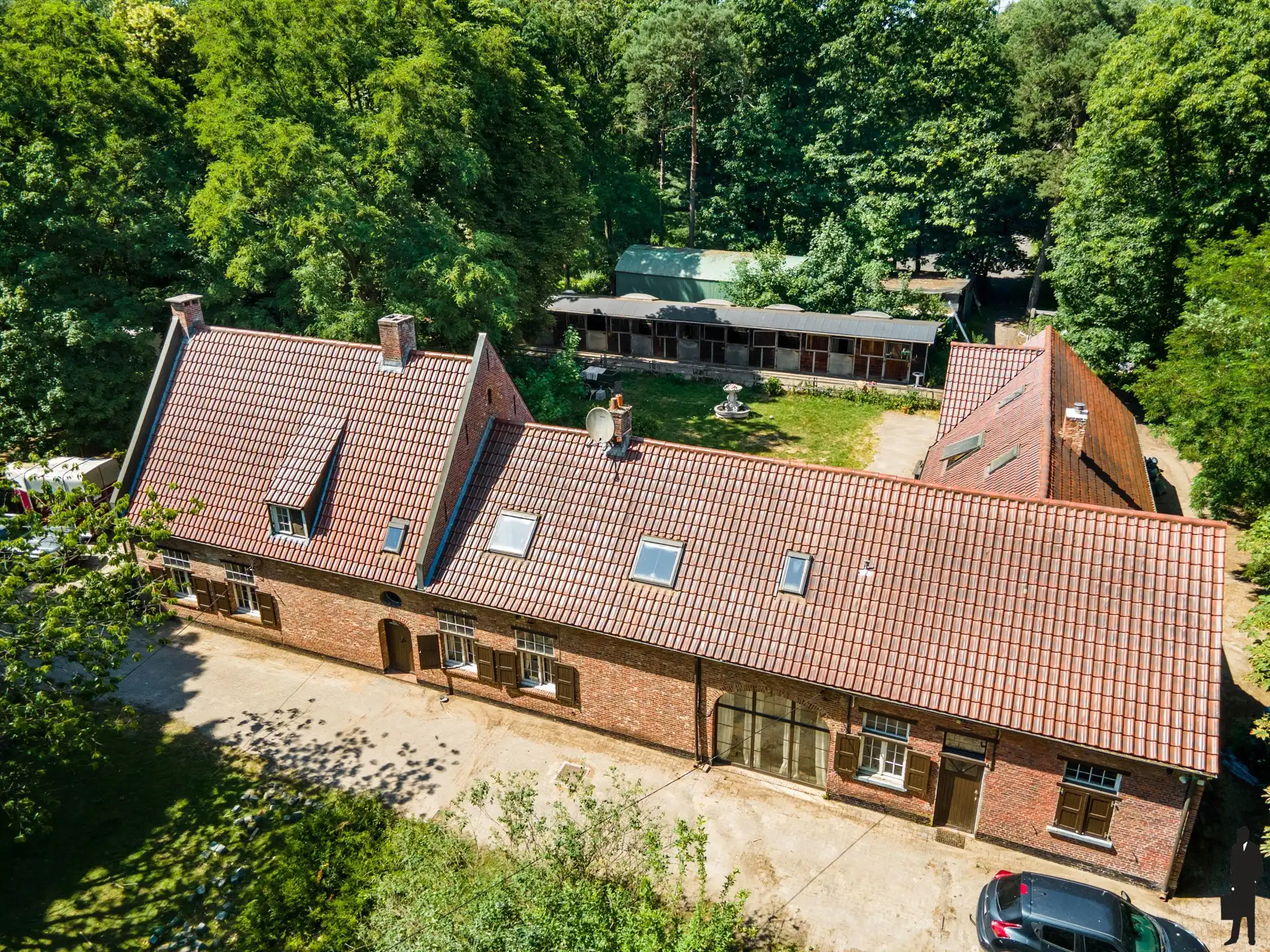 Riante hoeve op uitzonderlijk domein van bijna 10 ha foto 5