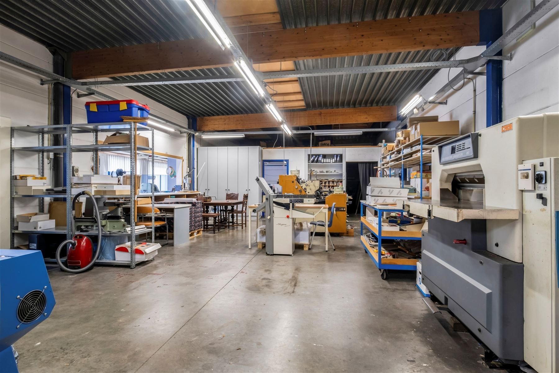 Ruime woning met praktijkruimte, magazijn  in het centrum foto 13