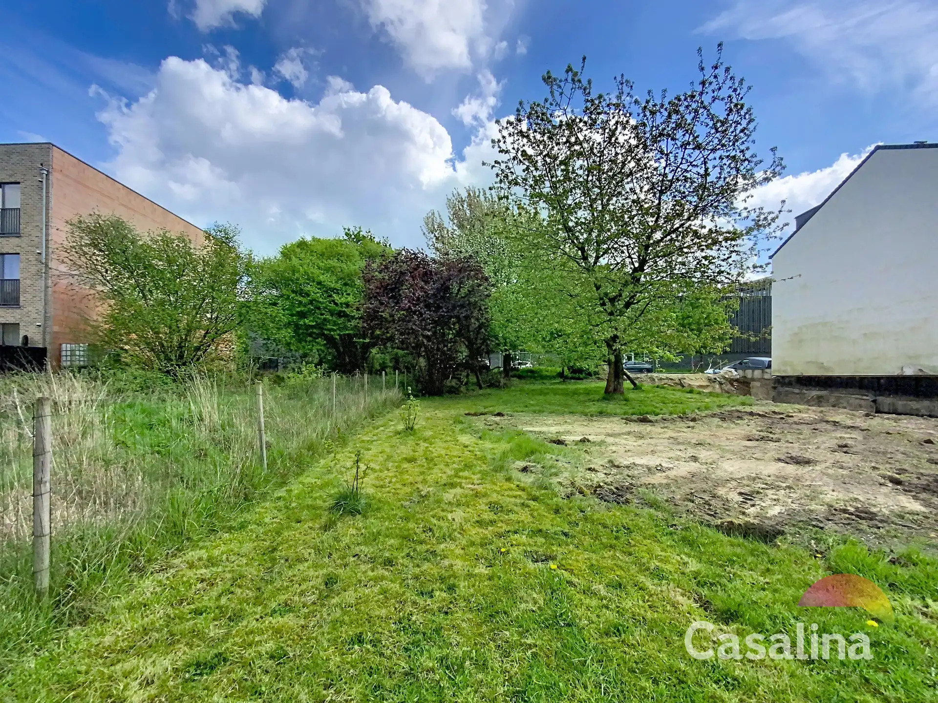 Bouwgrond voor 2-gevel woning, gevelbreedte 8m, 3a70ca.  foto 2