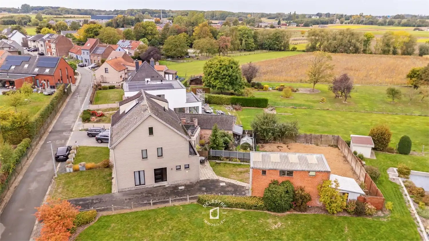RUSTIG GELEGEN HALFOPEN MET TUIN EN GARAGE foto 30