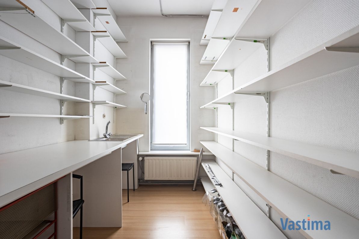 Unieke investeringskans: handelspand met woongelegenheid in hartje Aalst foto 16