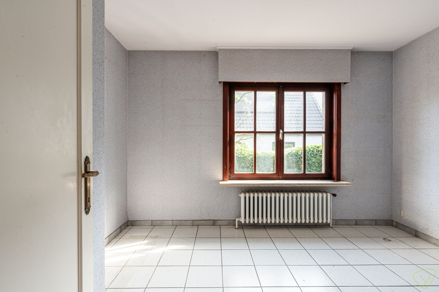 Vrijstaande te renoveren villa op uitzonderlijk groot perceel met bosgrond in Lembeke foto 10