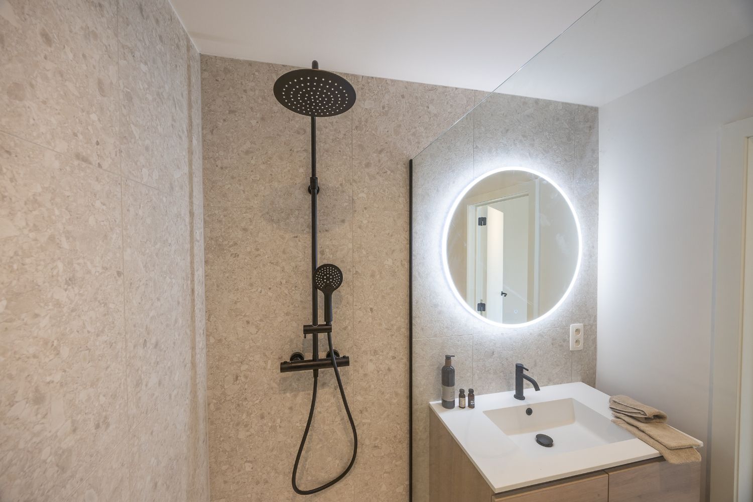 Gerenoveerd appartement met open zicht! foto 14