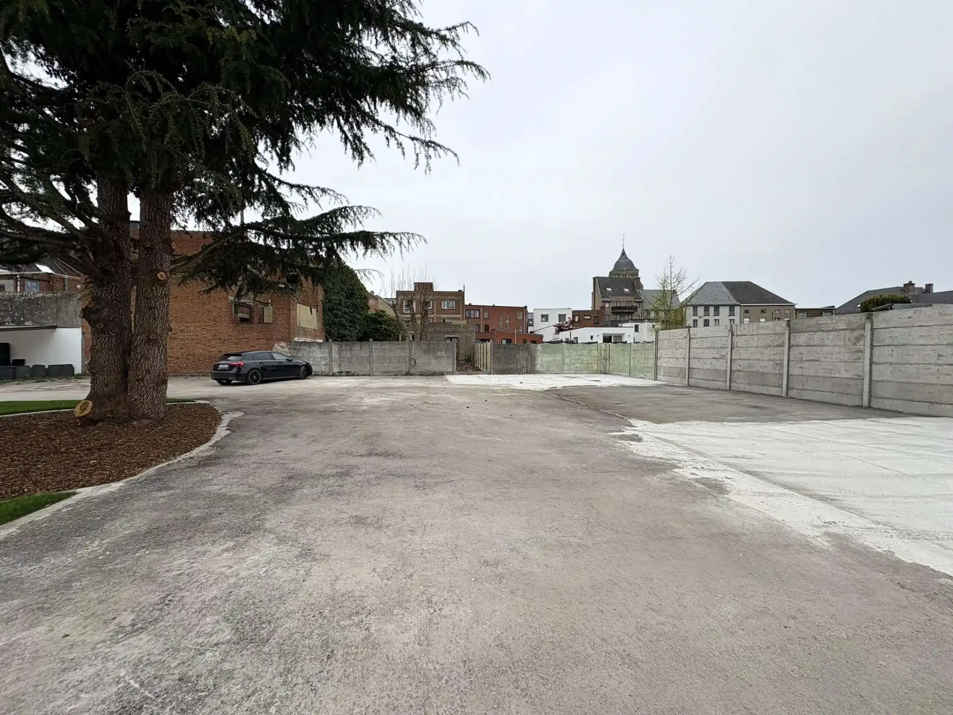 Autostaanplaatsen te huur in centrum Brakel foto {{pictureIndex}}