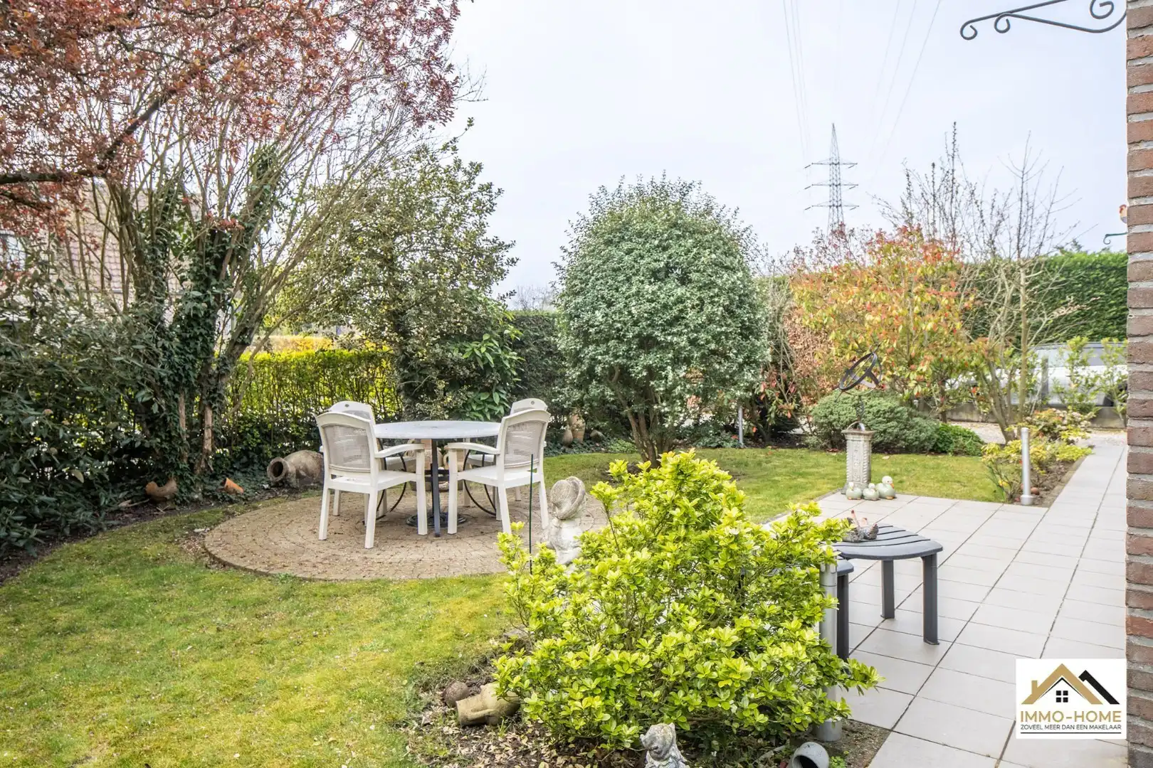 Charmante bungalow op topligging in woonwijk  foto 2