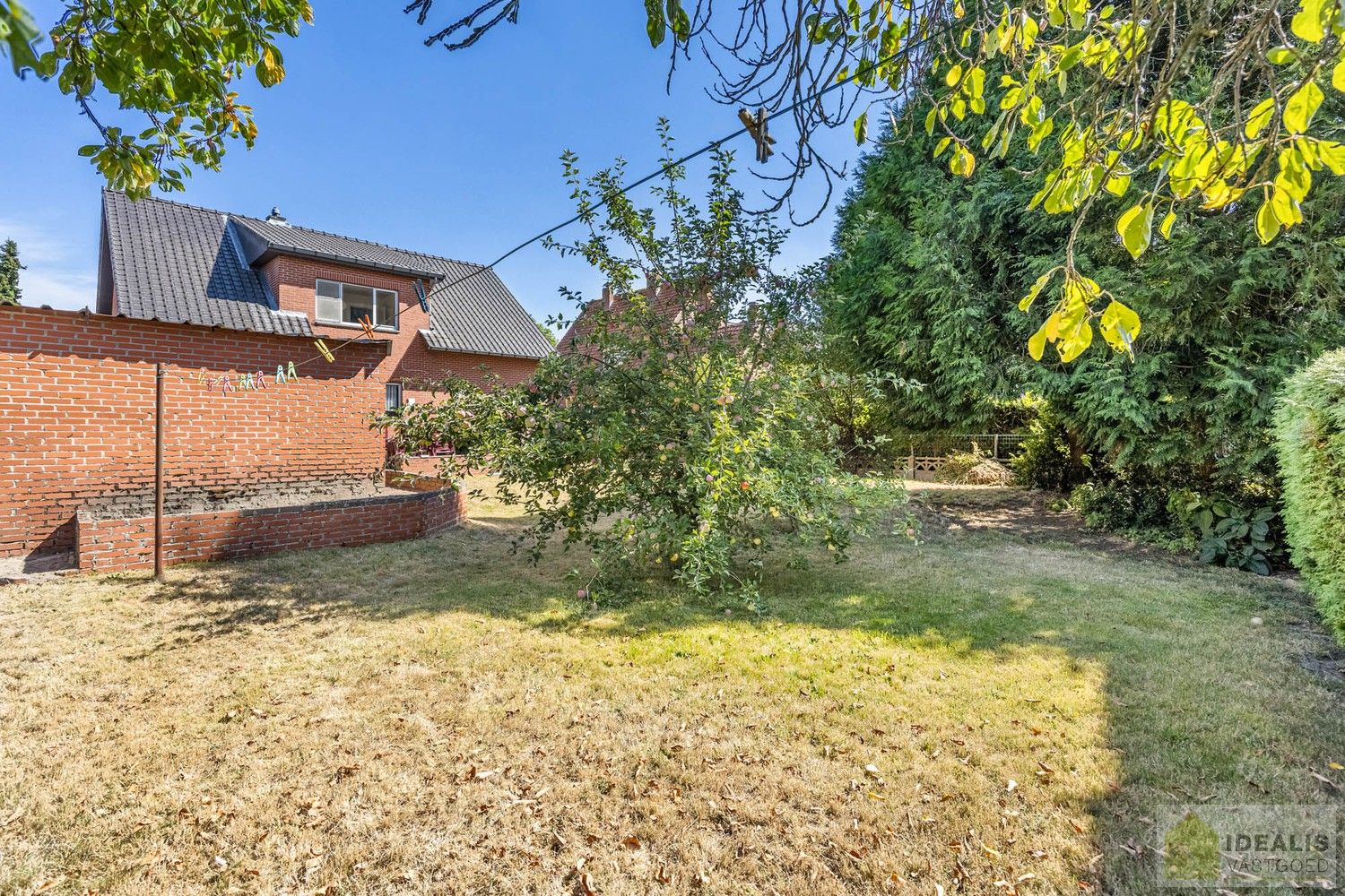 RUSTIG GELEGEN OP TE KNAPPEN EENGEZINSWONING MET 3 SLAAPKAMERS! - De woning omvat maar liefst 166m² bewoonbare oppervlakte met ruime woonkamer, keuken, 3 slaapkamers, badkamer, garage. De woning is rustig gelegen op een perceel met een opp. van 6a 21ca. foto 26