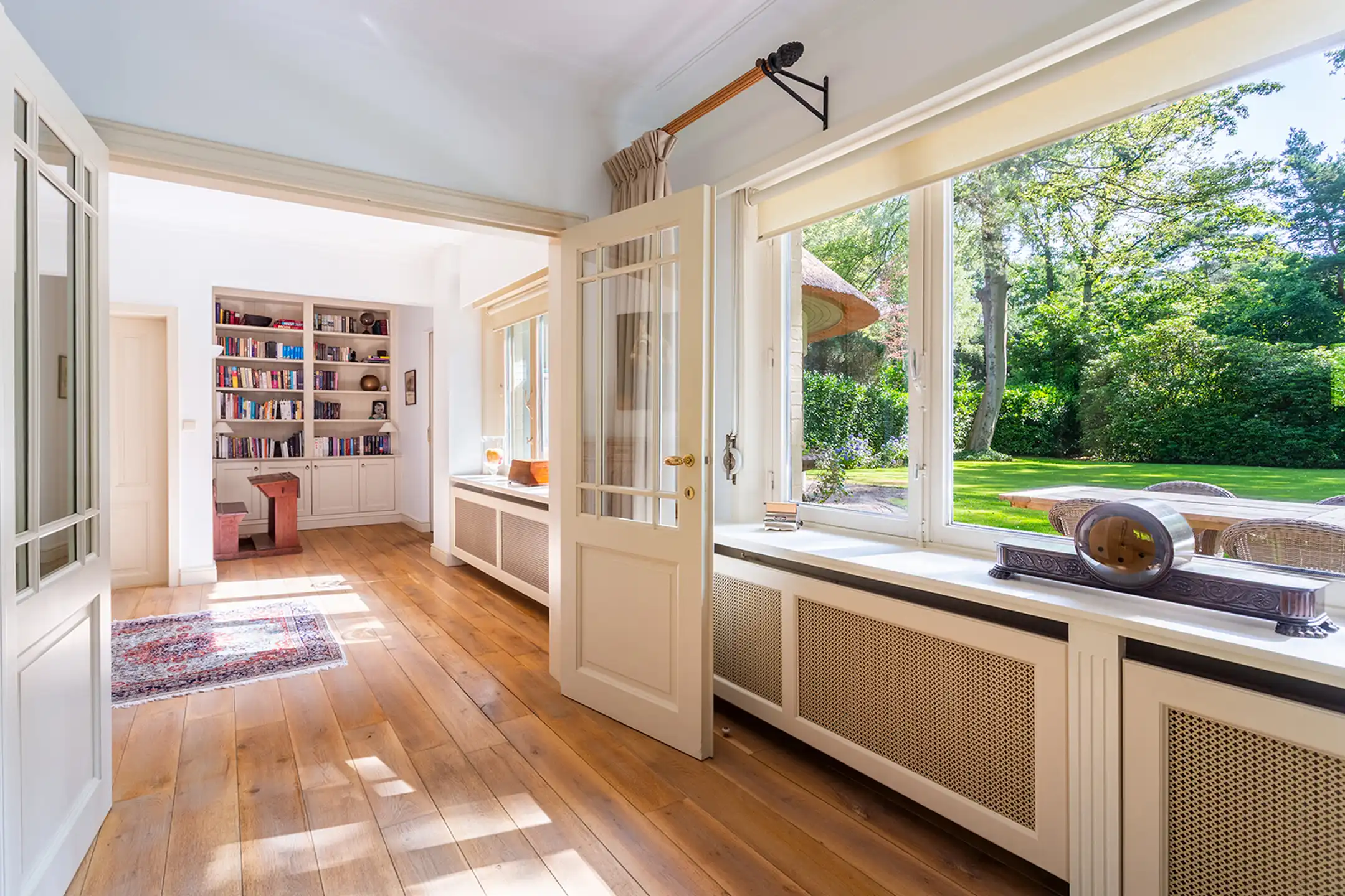 Charmante klasse-villa met rieten dak in bosrijke omgeving foto 12