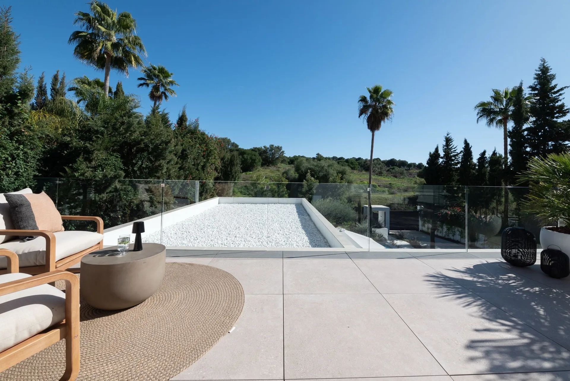Exclusieve leefstijl in El Paraíso – waar modern design en luxe elkaar ontmoeten foto 27