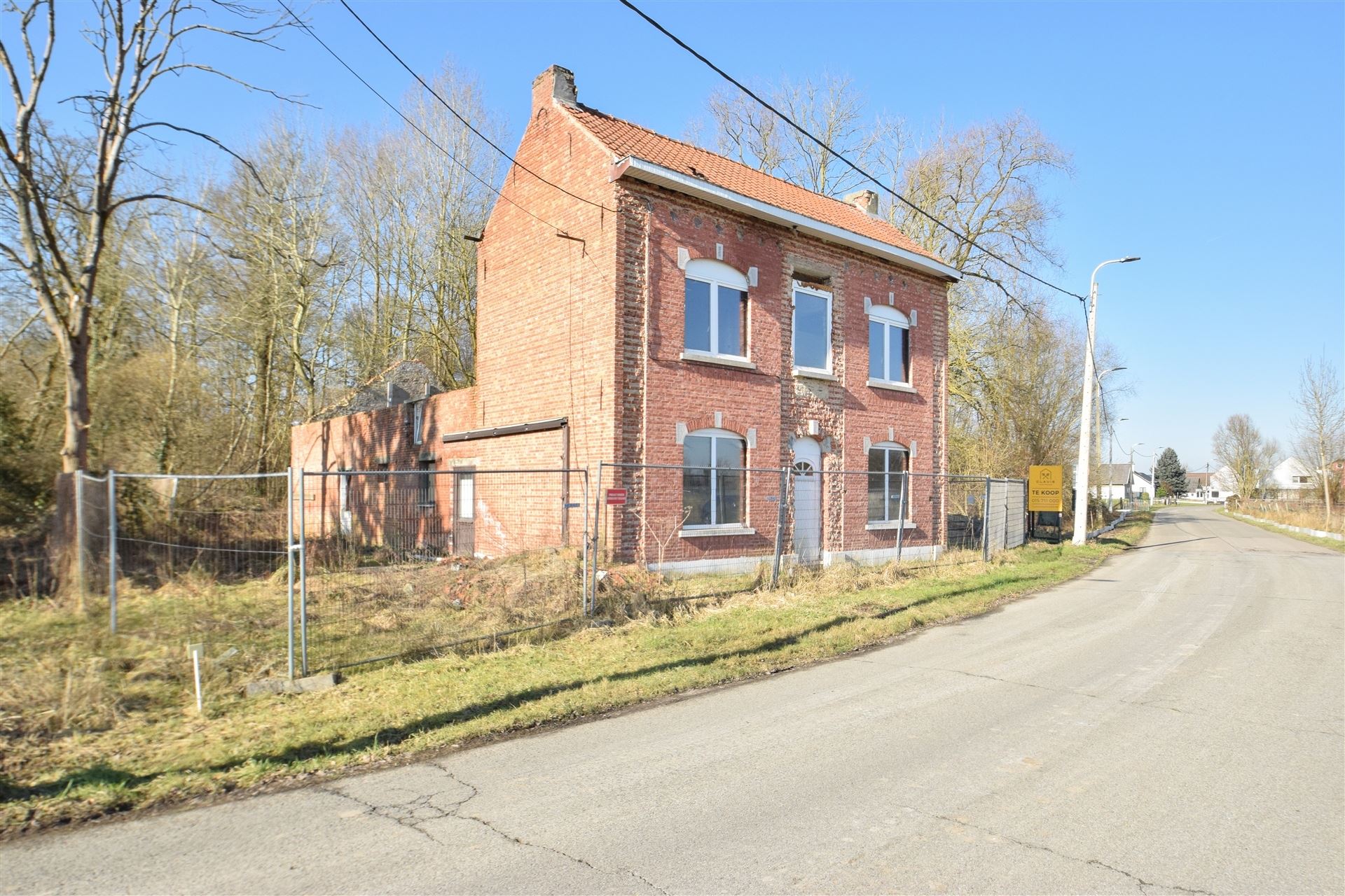 Totaal te renoveren woning gelegen op een prachtig perceel. foto 5