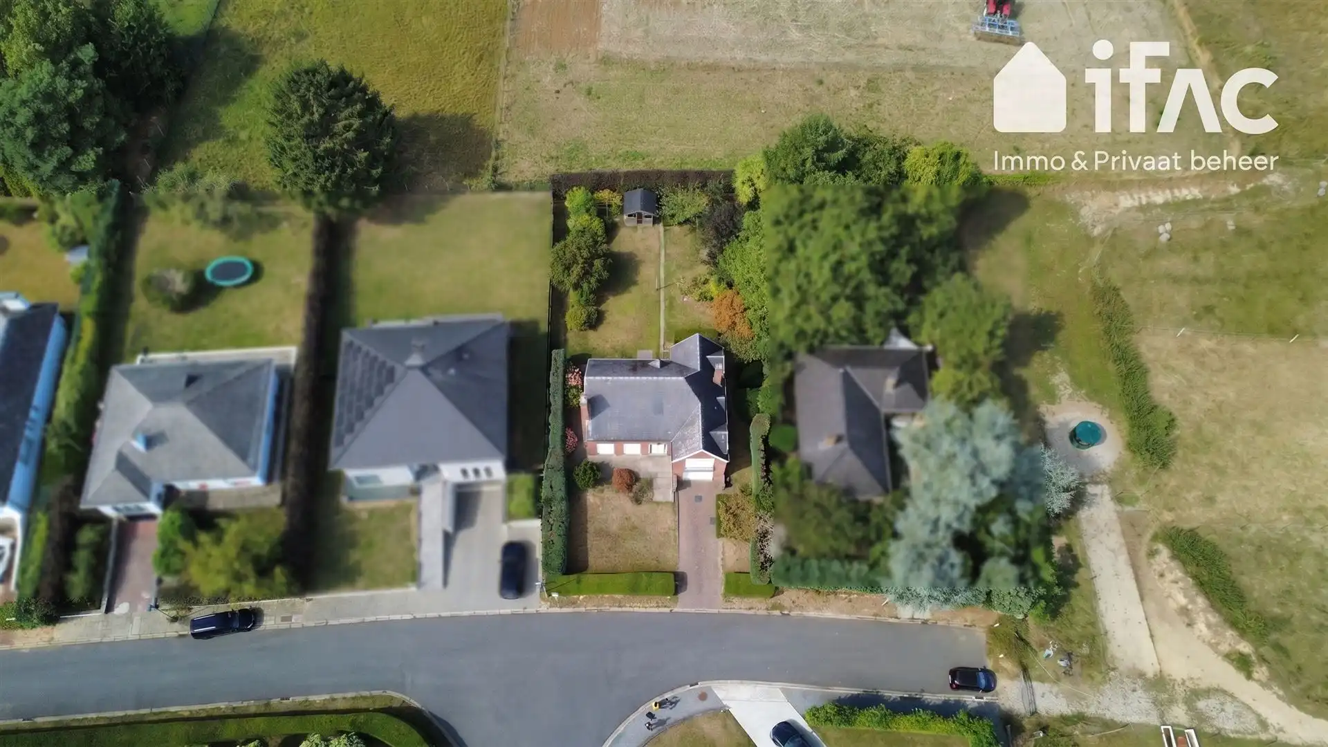 Huis met 3 slaapkamers en leuke tuin in rustige straat foto 2