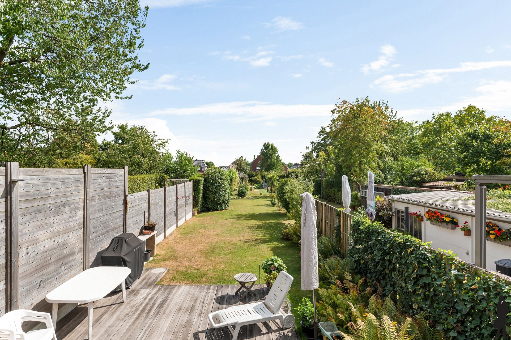 Karaktervolle split-level woning met 4 slpks en zonnige tuin foto 2