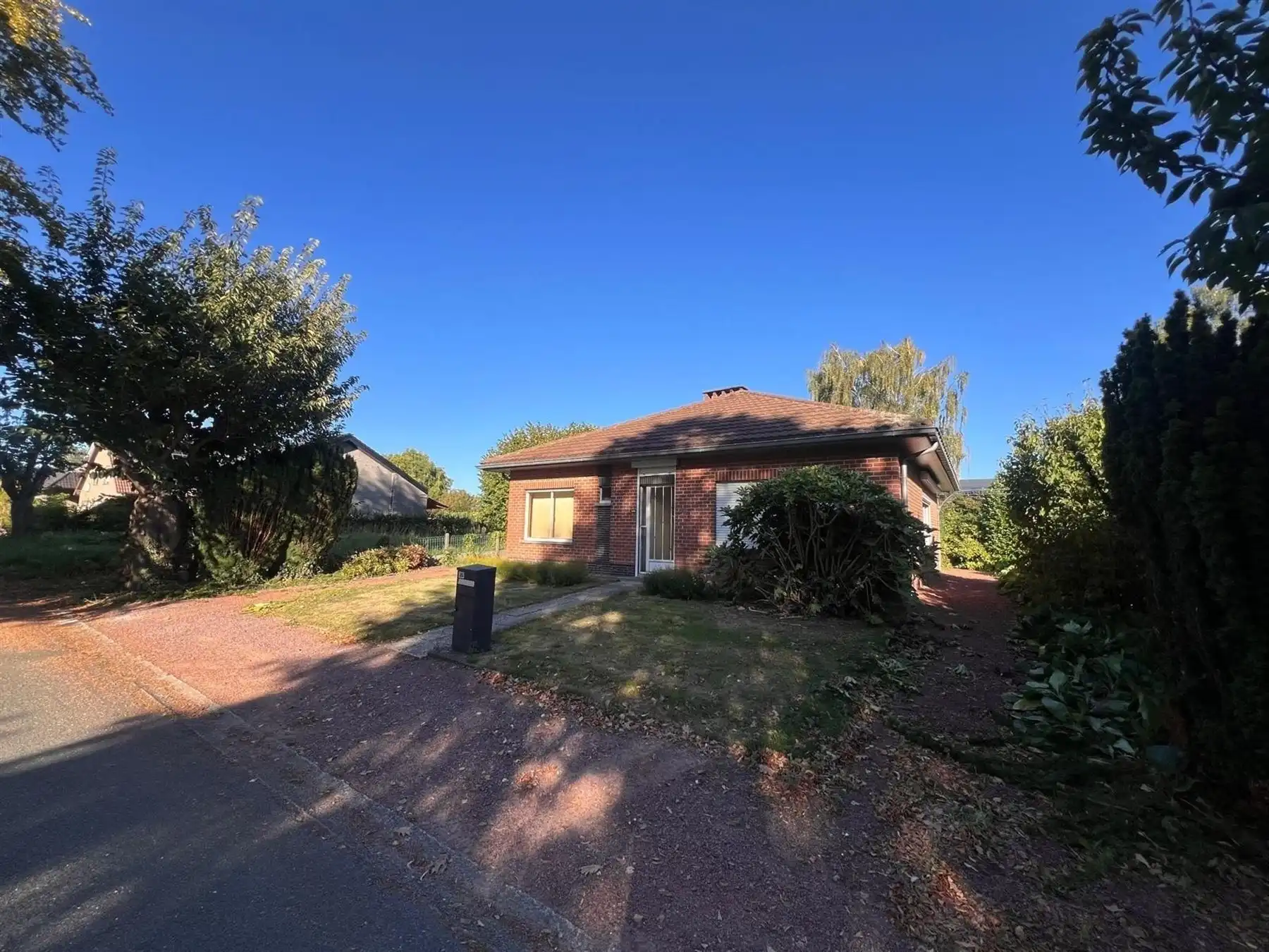 RESIDENTIEEL GELEGEN, TE RENOVEREN WONING  foto 14