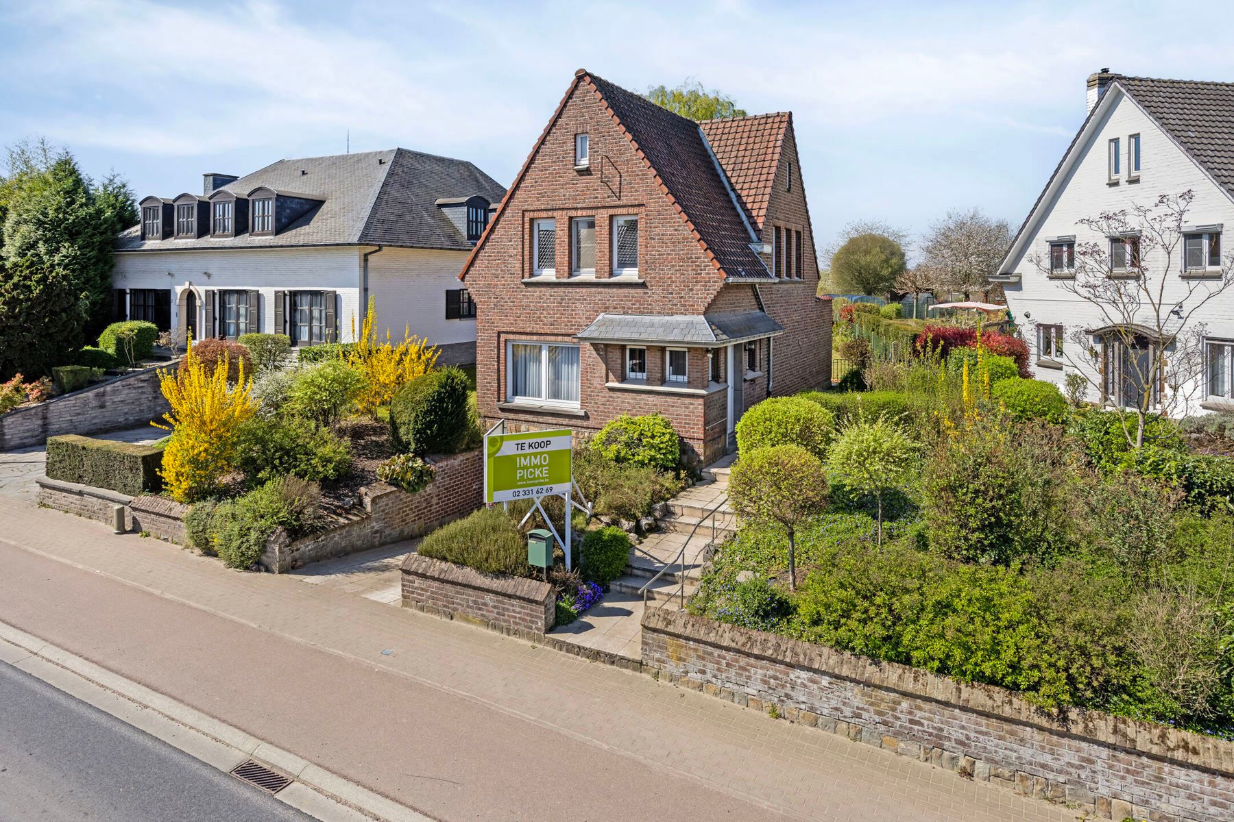 OPTIE Gunstig gelegen viergevelwoning met 3 slaapkamers foto {{pictureIndex}}