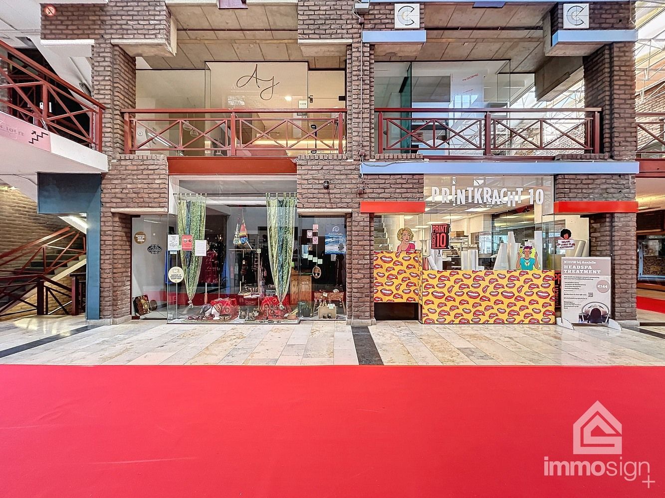 Zeer ruime handelsruimte met garage en autostaanplaats, mogelijks ook uit te breiden in Shopping 2 te Genk! foto 5