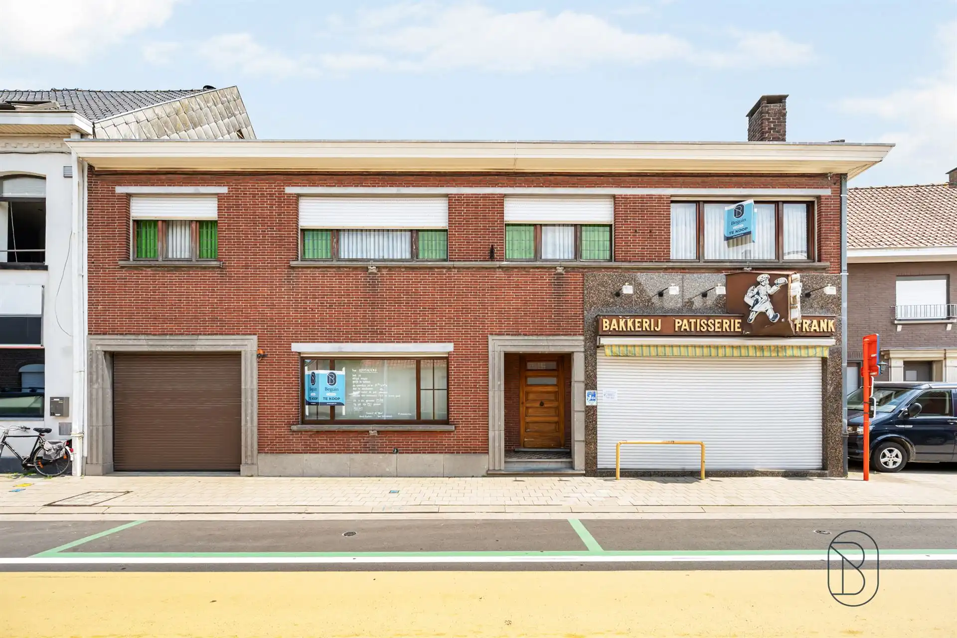 Veelzijdig handelspand met ruime woning in Deerlijk foto {{pictureIndex}}