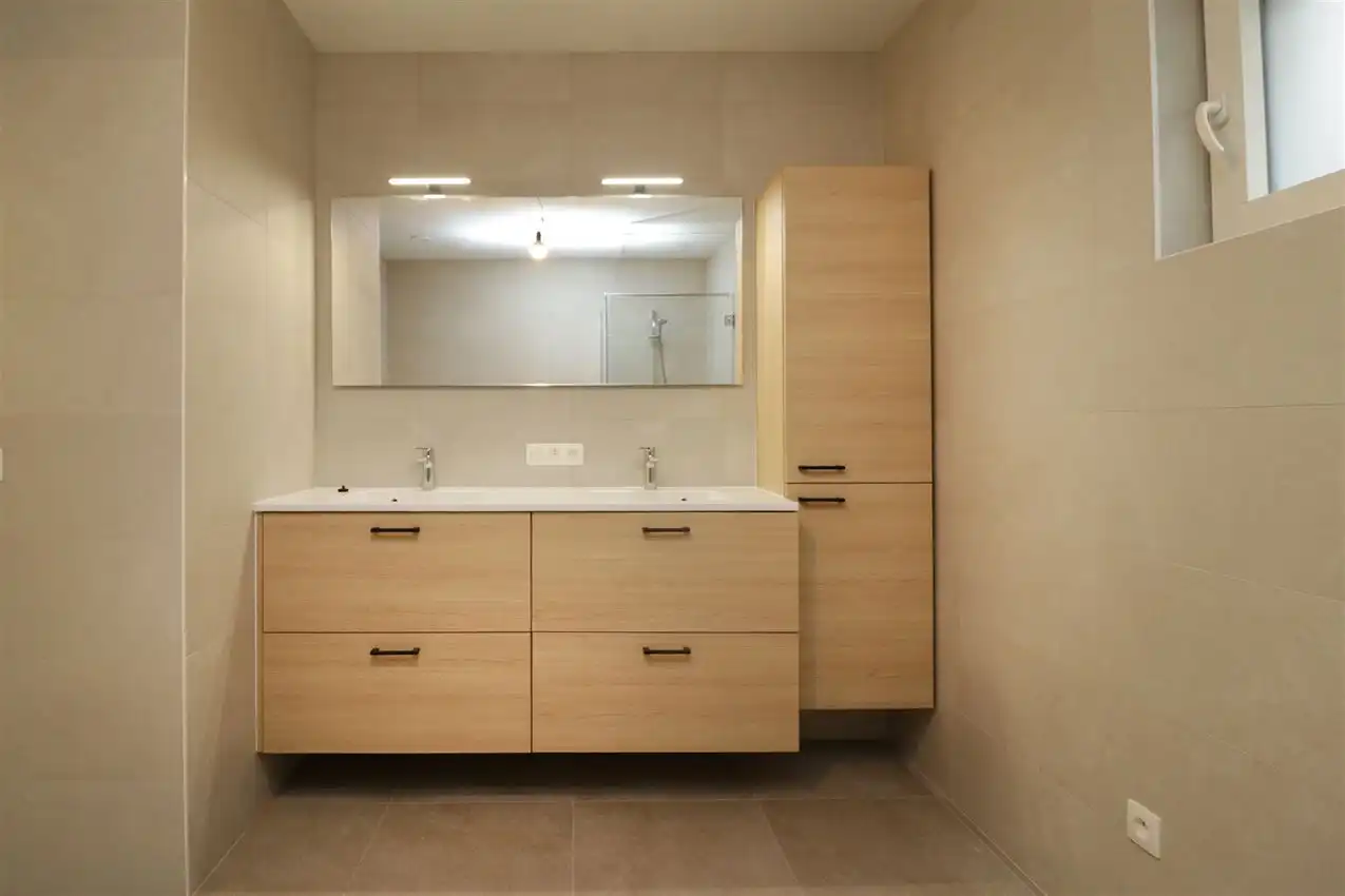 Gerenoveerde woning met 4 slpk, tuin, garage foto 55