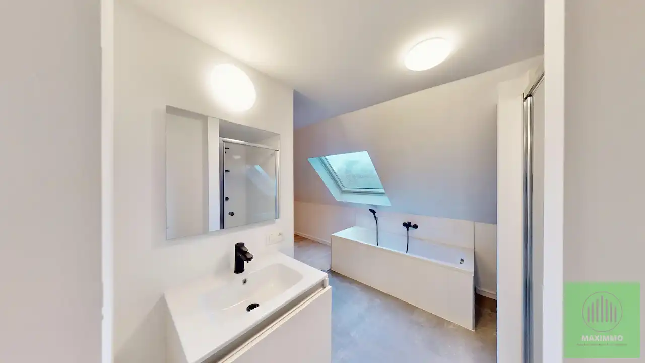 Te koop in Menen: Instapklare, gerenoveerde gezinswoning met tuin foto 11