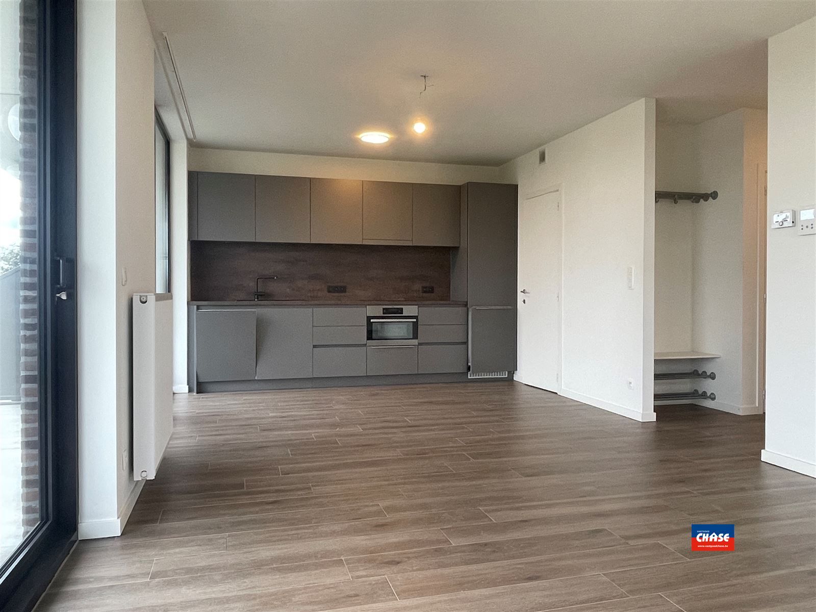 Knap nieuwbouwappartement met 2 slaapkamers, groot terras met prachtig uitzicht en ondergrondse autostaanplaats foto 2