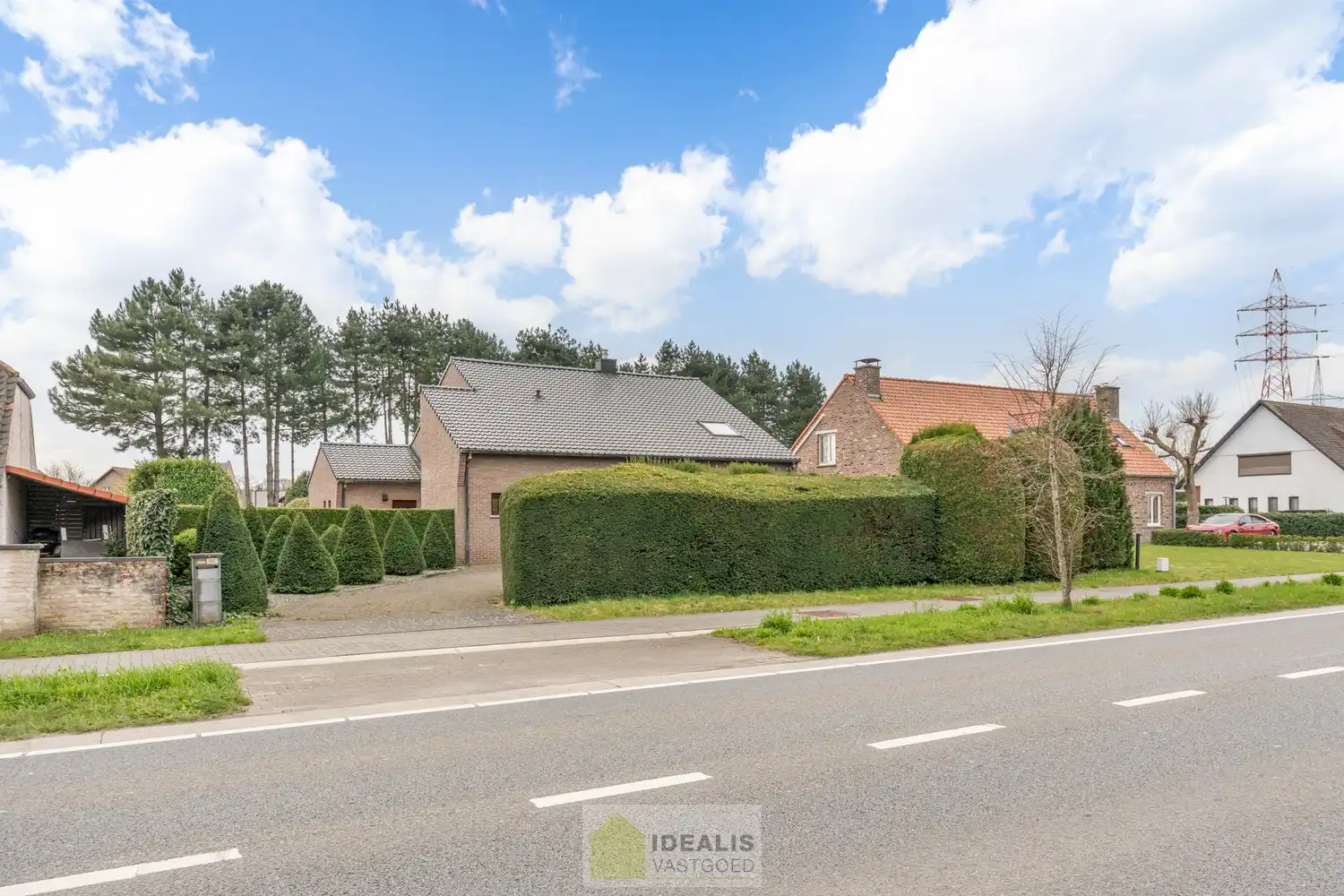 IDEALIS VASTGOED – VERZORGDE GEZINSWONING MET 2 SLAAPKAMERS (MOGELIJKHEID TOT MEER) OP AANGENAAM PERCEEL VAN 11A 28CA foto 3