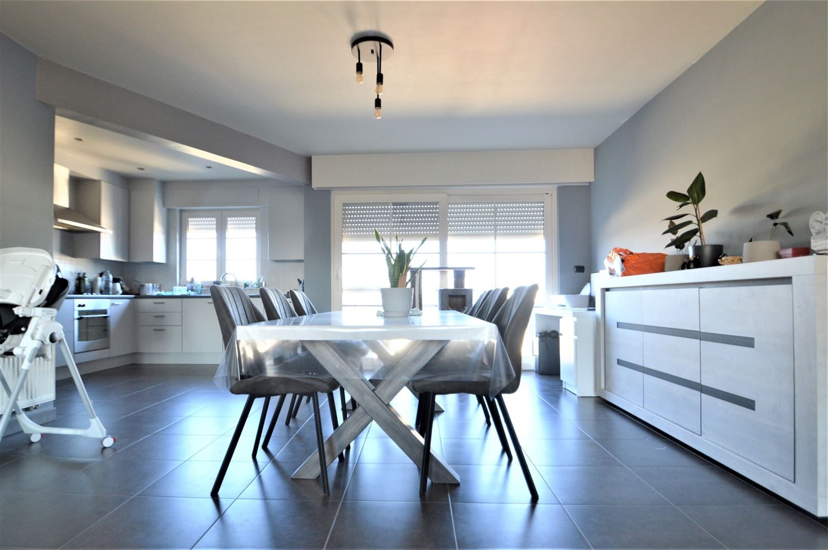 Gezellig ruim appartement  met garage foto 3