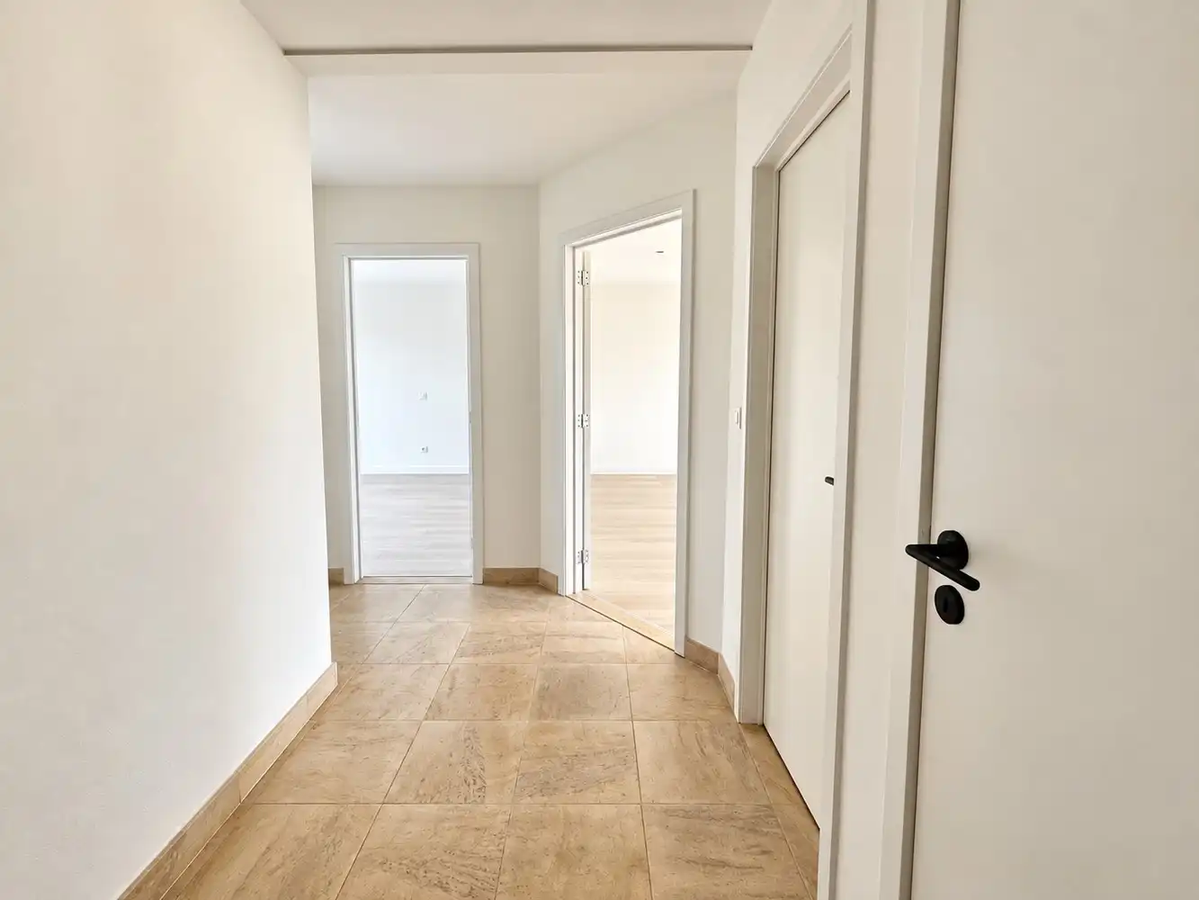 Instapklaar ruim appartement foto 4