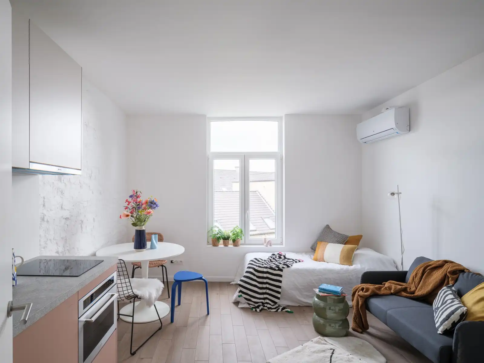 Lichtrijke gerenoveerde city flat te koop vlakbij centrum Gent foto {{pictureIndex}}