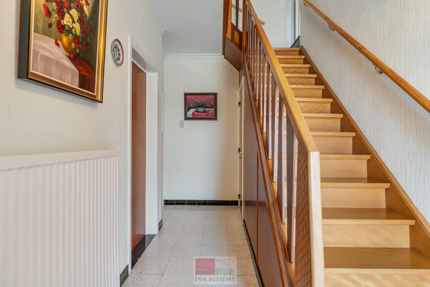 Leuke te renoveren woning met een bewoonbare oppervlakte van ca. 172 m², gelegen op een perceel van 485 m². foto 2