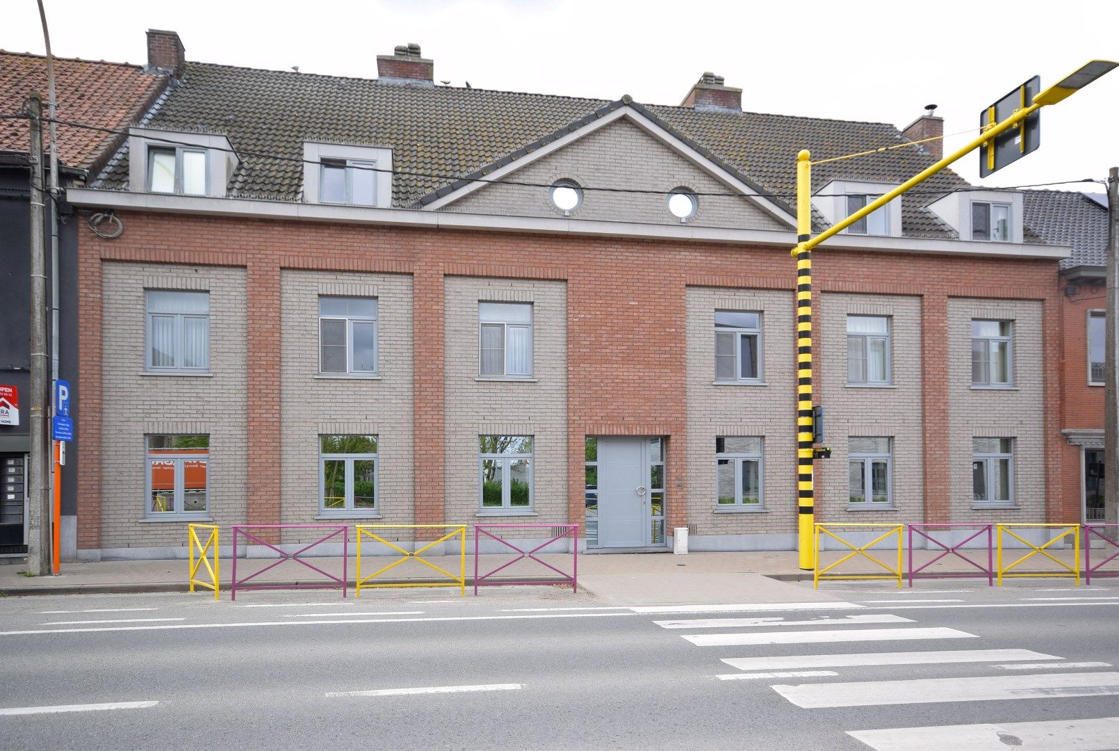 GELIJKVLOERSAPPARTEMENT MET GARAGE  foto {{pictureIndex}}