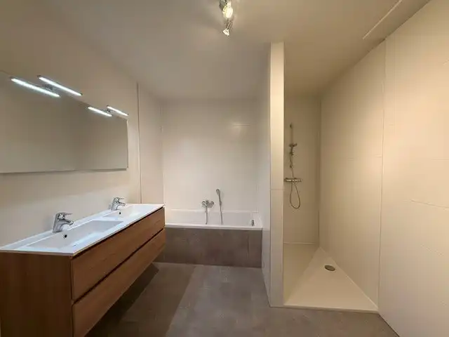 Luxe duplexappartement te huur in het hart van Maaseik, met lift, 2 slaapkamers en 2 terrassen.  foto 23
