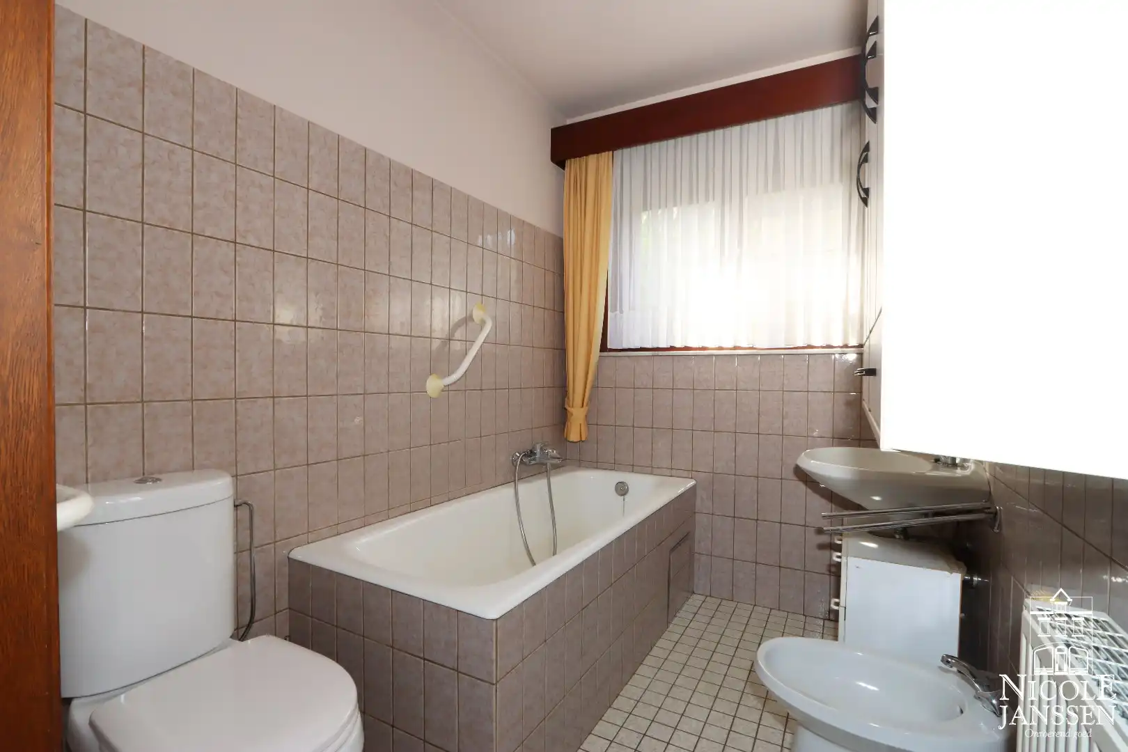 Gelijkvloerse verzorgde woning nabij het centrum van Maaseik foto 13