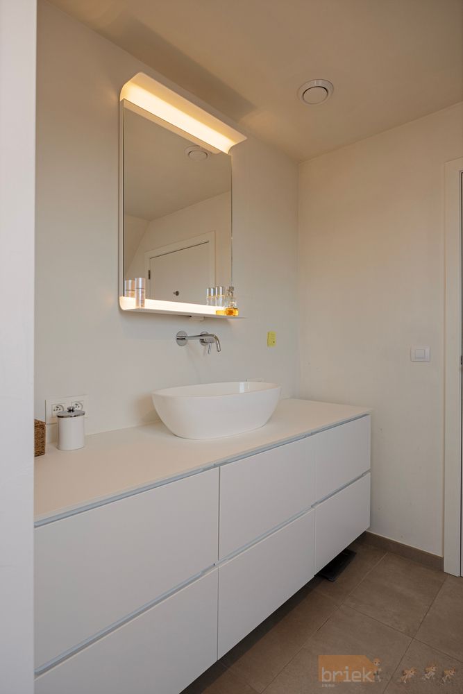 Lichtervelde : exclusief recent duplex-appartement met berging en garage foto 14