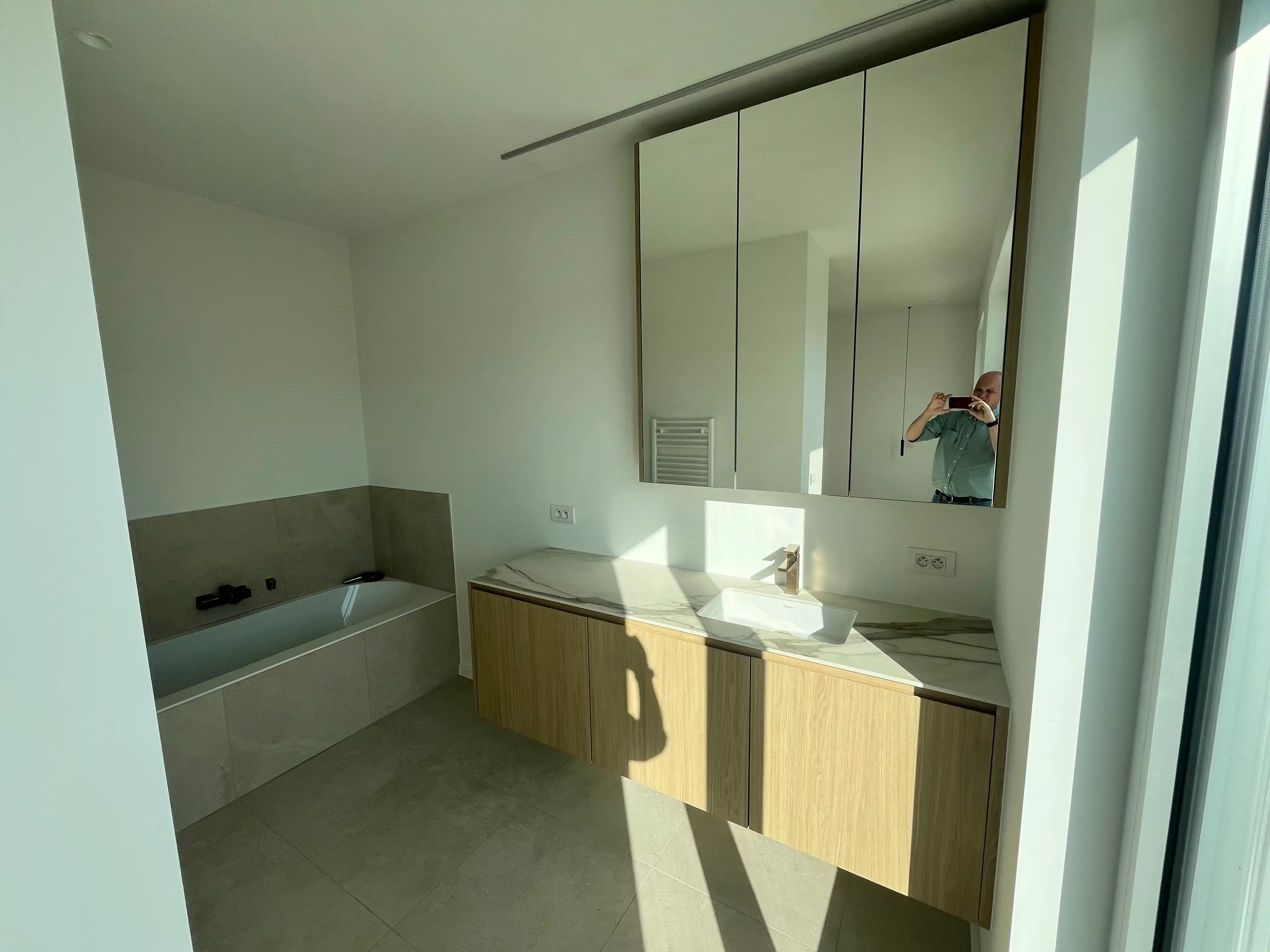 Instapklaar nieuwbouwappartement te huur in hartje Eeklo! foto 6