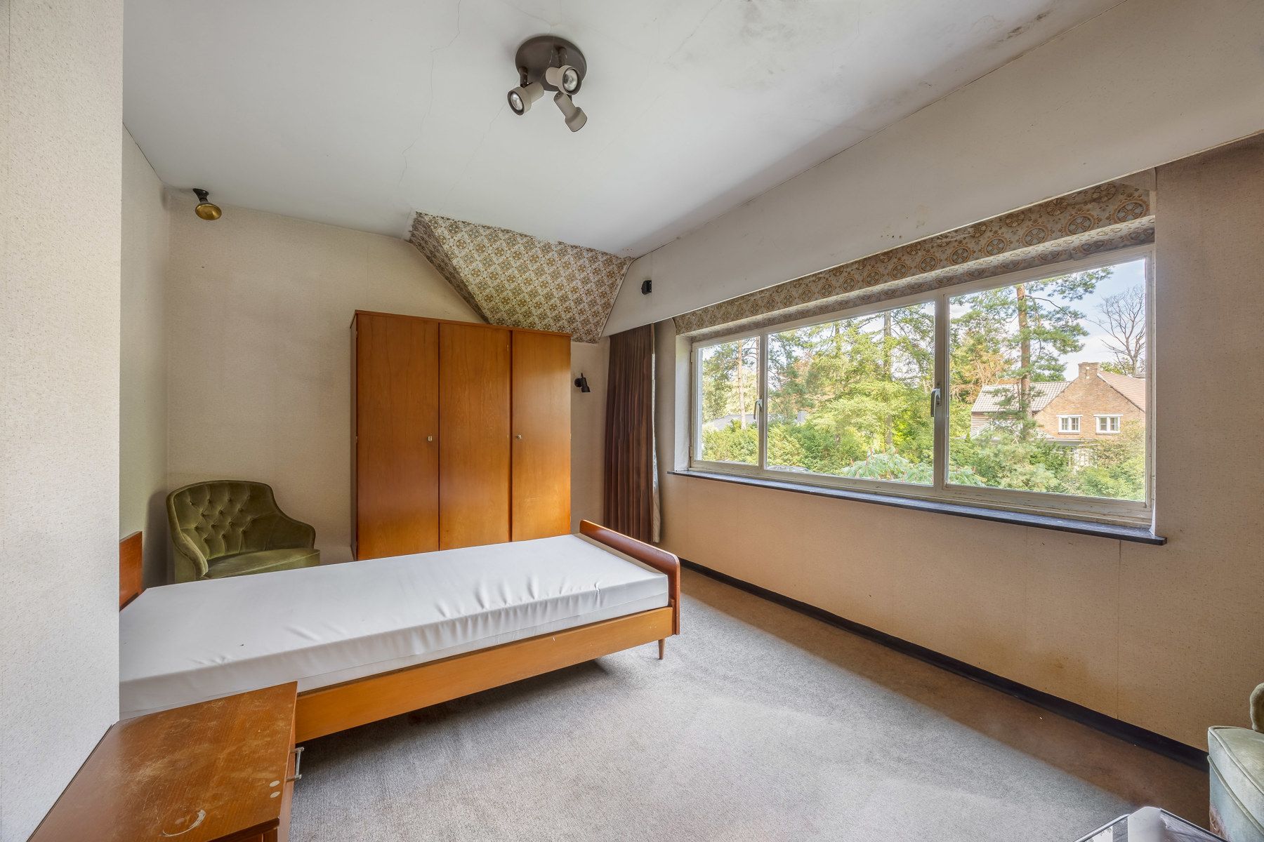 Te renoveren villa met veel potentieel foto 13