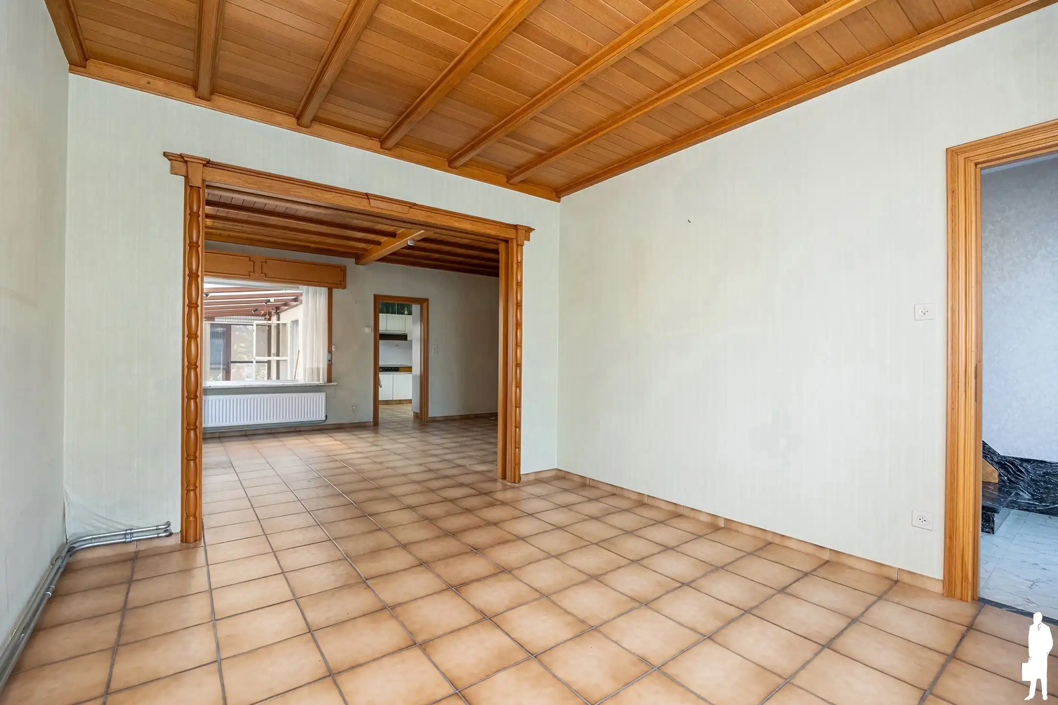 Gezinswoning met veranda, garage en tuin op topligging  foto 3