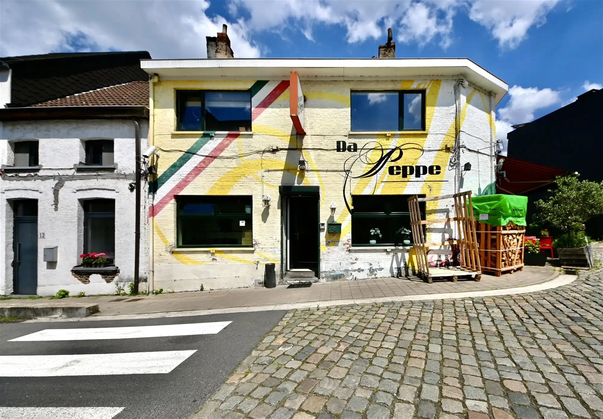 Handelspand met restaurant en appartement foto {{pictureIndex}}