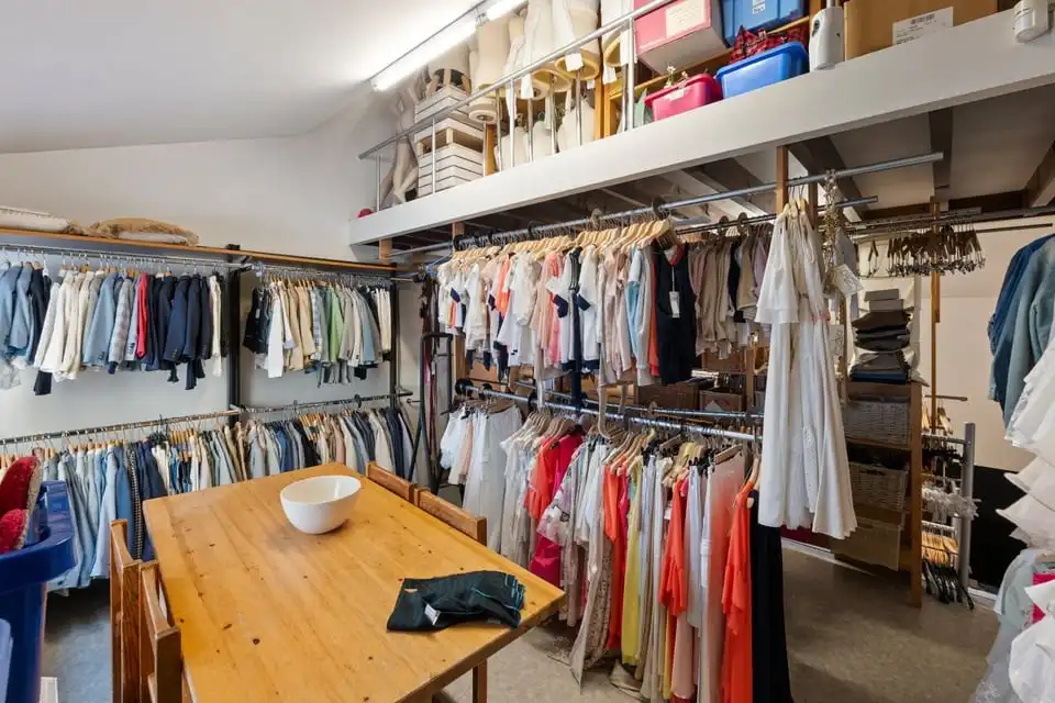 KNAP HANDELSPAND MET TWEE APART VERHUURDE APPARTEMENTEN IN HET CENTRUM VAN SINT-TRUIDEN foto 17