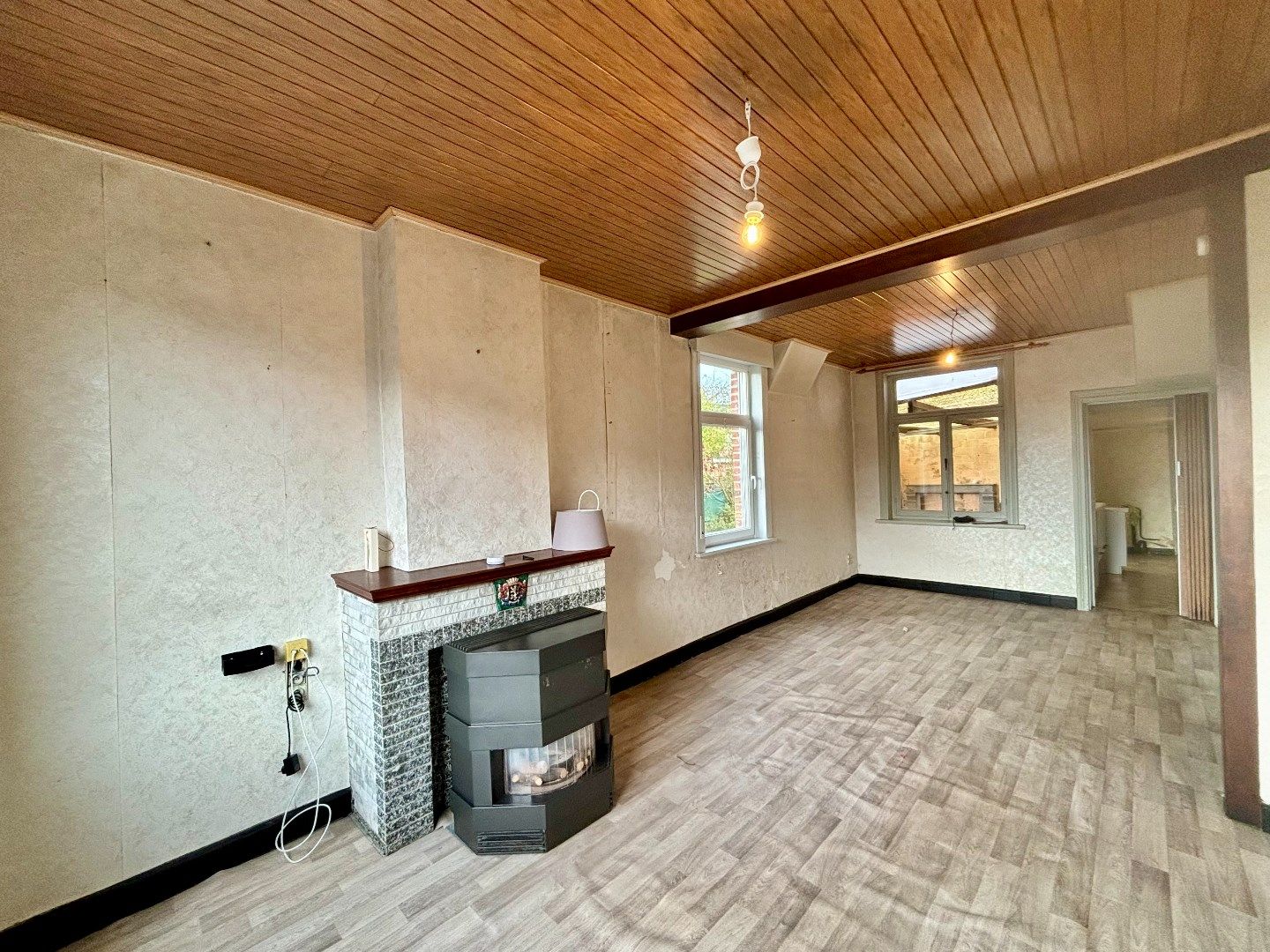Centrum Ieper, te renoveren alleenstaande woning. Opp: 311m². foto 9