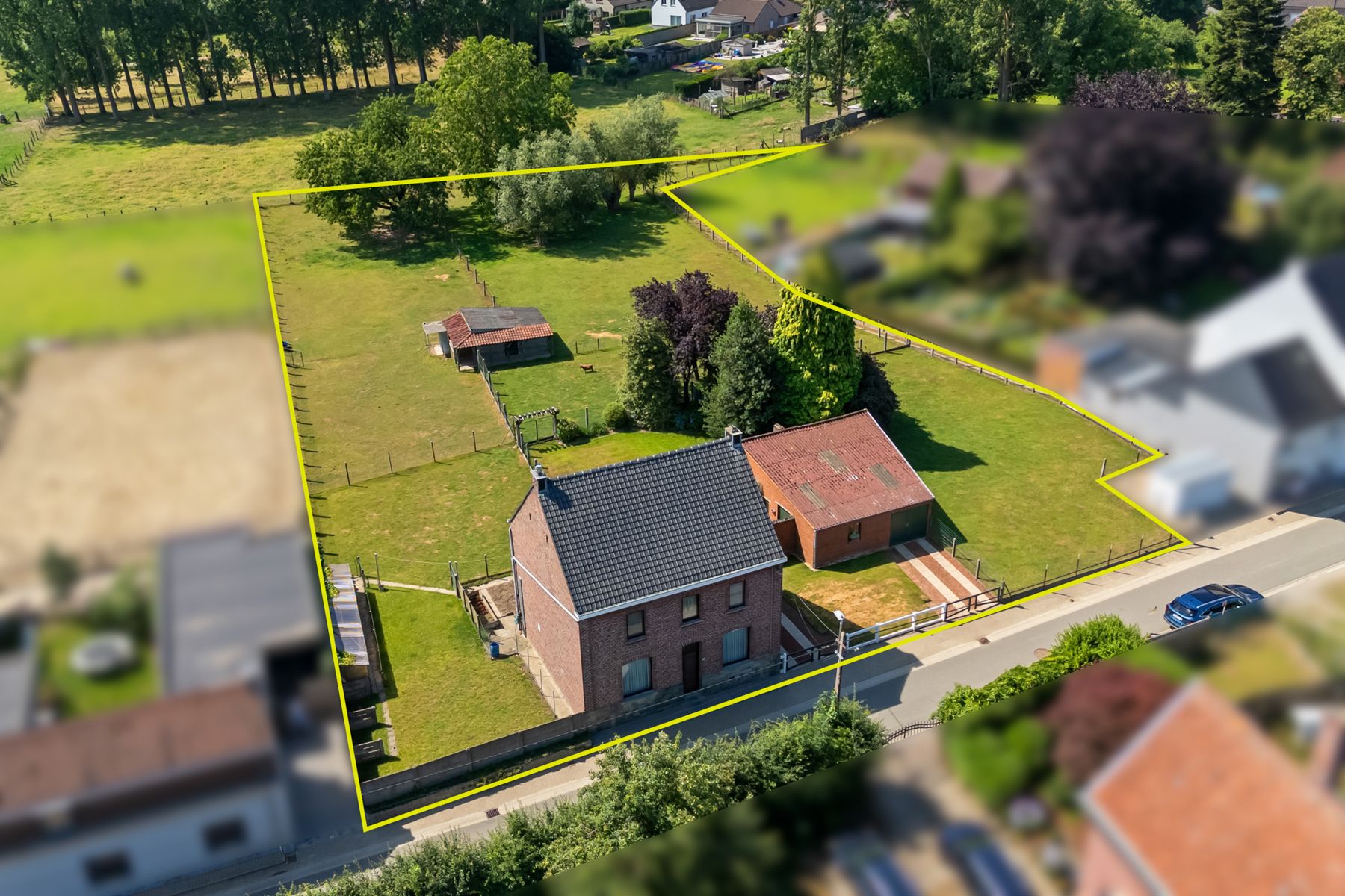 Hoofdfoto van de publicatie: Unieke eigendom met prachtige tuin in doodlopende straat 