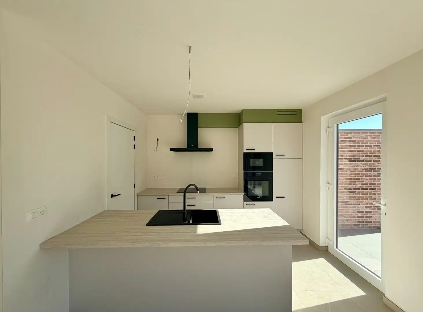 Uitzonderlijk ruime halfopen woning! foto 11