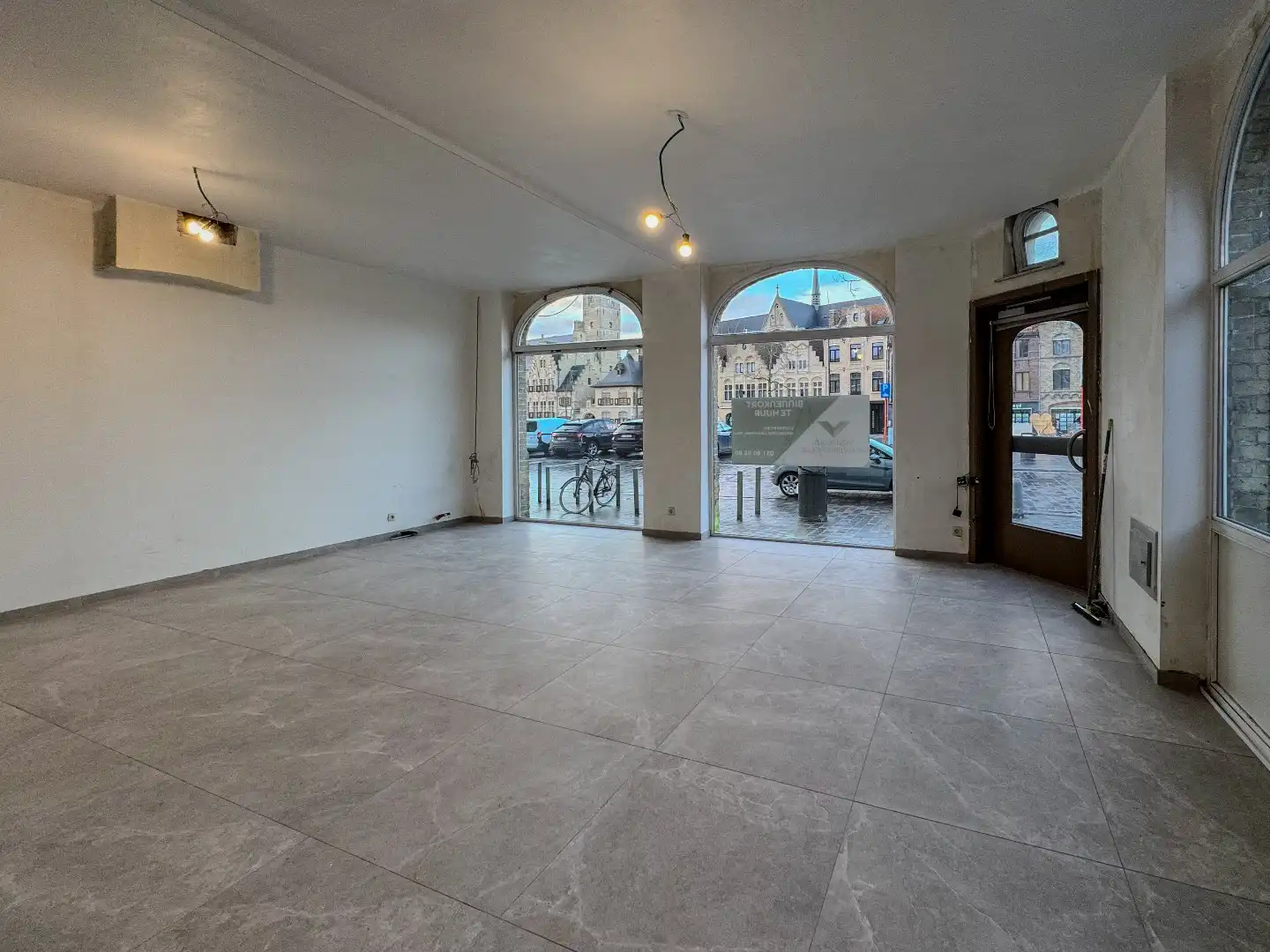 Handelsruimte (100m²) op commerciële toplocatie. foto 3