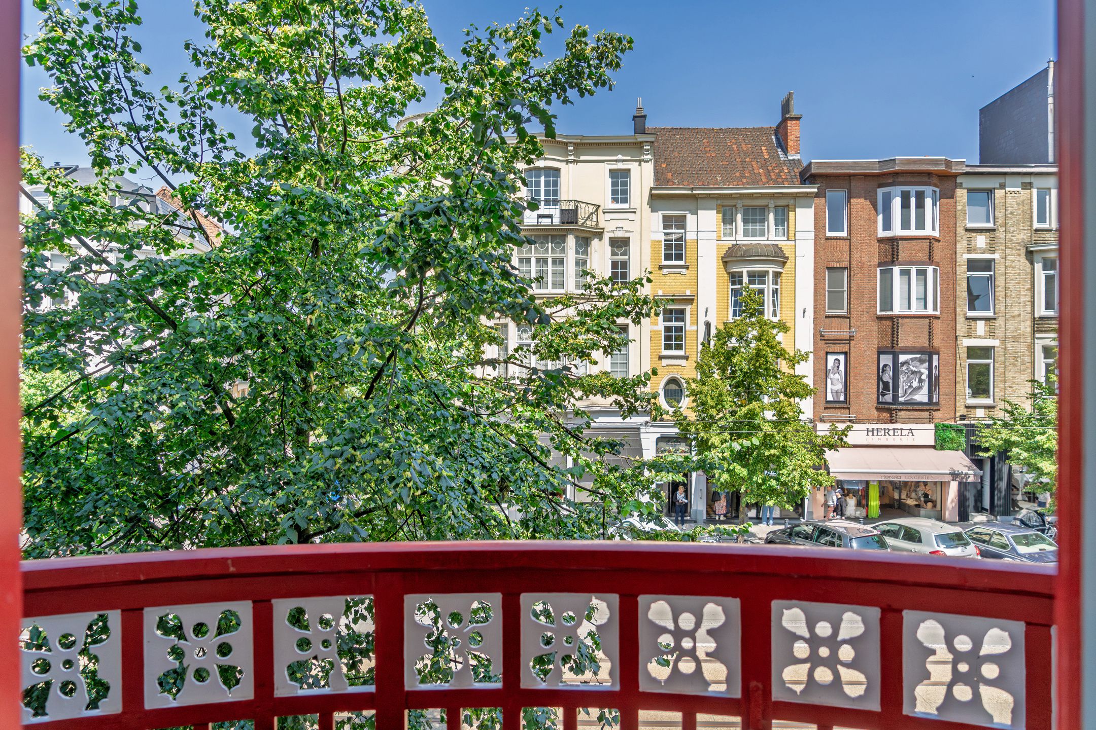 Gerenoveerd appartement met balkon aan Gent Sint-Pieters foto {{pictureIndex}}